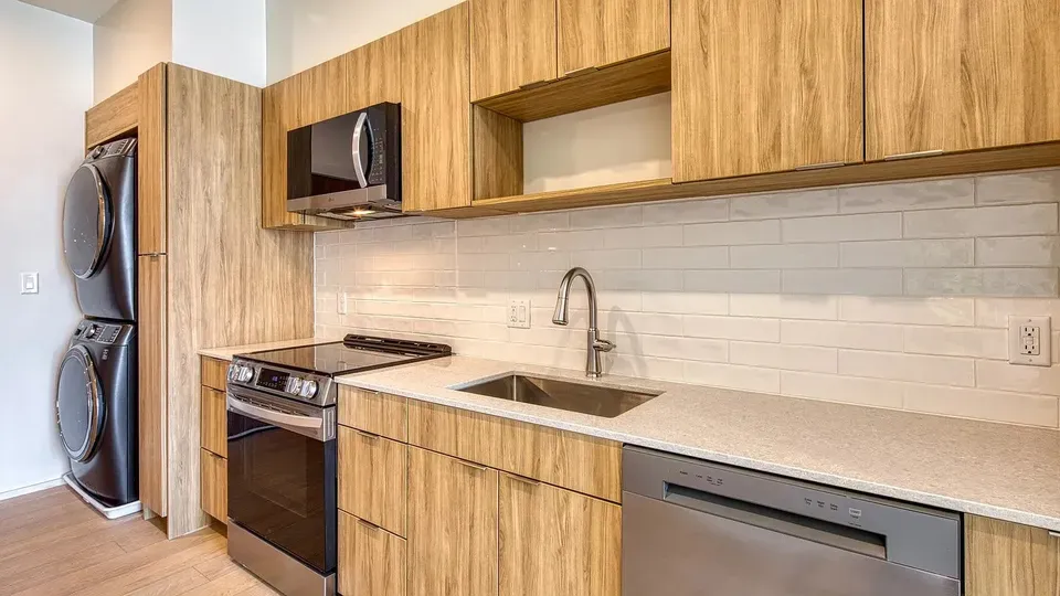 3 Bed 2 Bath Contemporary High-Rise Condo in Virginia Beach, VA - 4