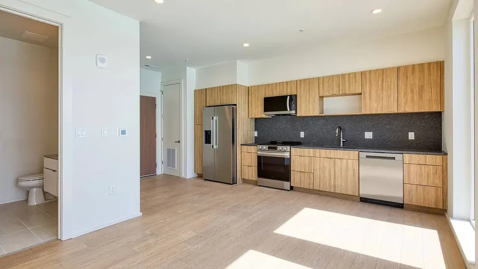 3 Bed 2 Bath Contemporary High-Rise Condo in Virginia Beach, VA - 5