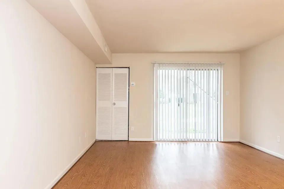 3 Bed 2 Bath Contemporary High-Rise Condo in Virginia Beach, VA - 5