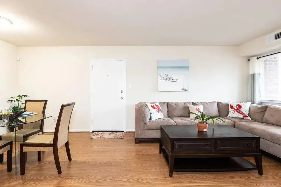 3 Bed 2 Bath Contemporary High-Rise Condo in Virginia Beach, VA - 2