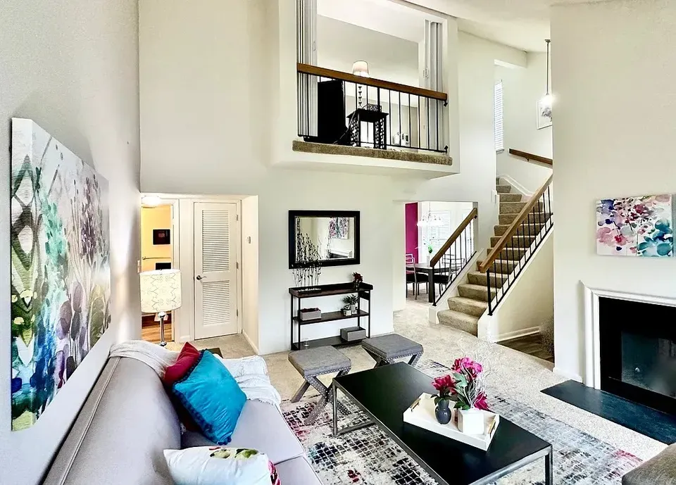 3 Bed 2 Bath Contemporary High-Rise Condo in Virginia Beach, VA - 2