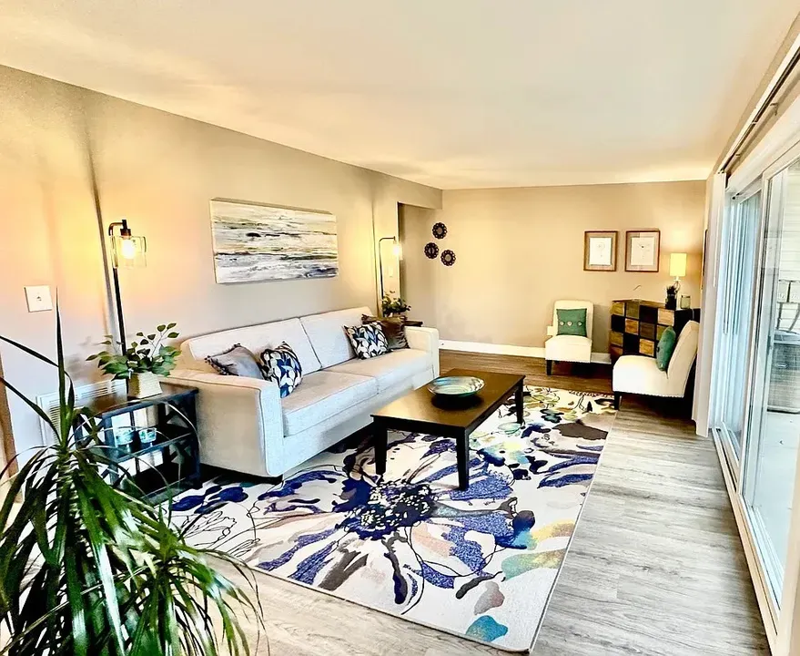 3 Bed 2 Bath Contemporary High-Rise Condo in Virginia Beach, VA