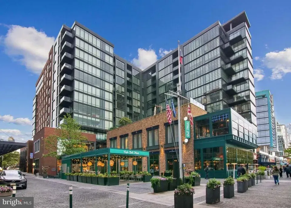 3 Bed 2 Bath Contemporary High-Rise Condo in Washington, DC