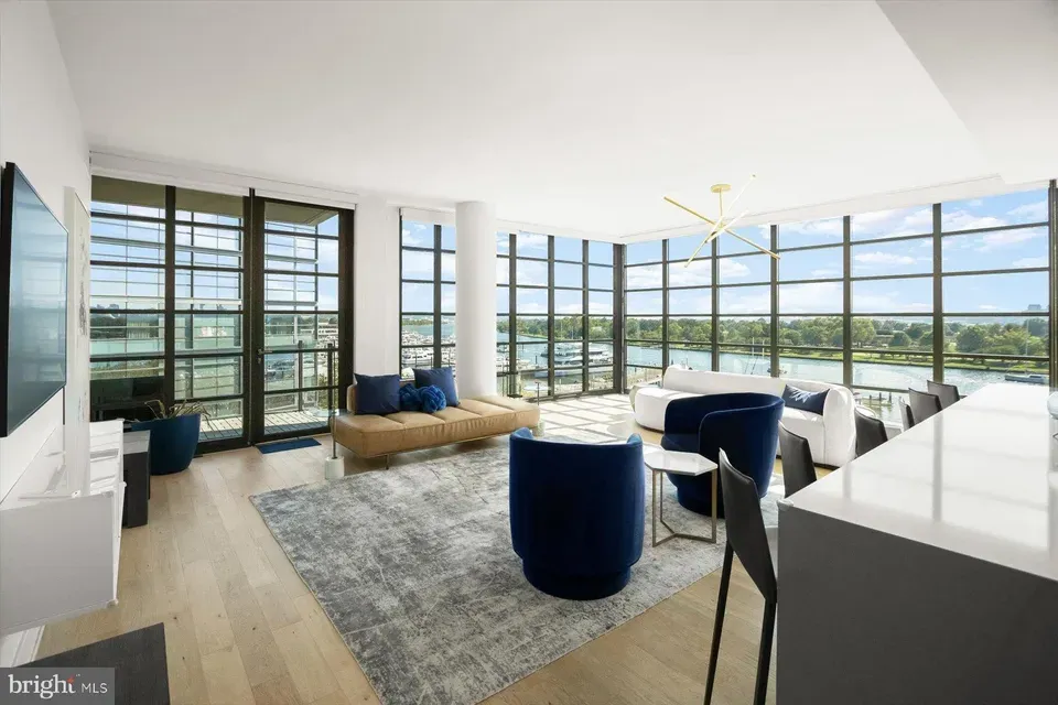 3 Bed 2 Bath Contemporary High-Rise Condo in Washington, DC - 2