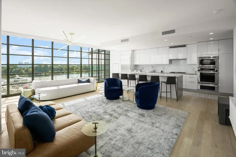 3 Bed 2 Bath Contemporary High-Rise Condo in Washington, DC - 3