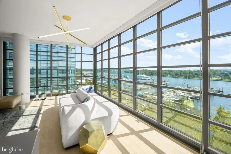 3 Bed 2 Bath Contemporary High-Rise Condo in Washington, DC - 5