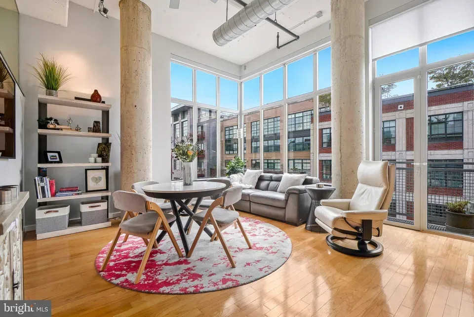 3 Bed 2 Bath Contemporary High-Rise Condo in Washington, DC - 2