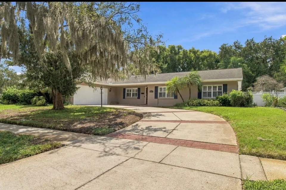 3 Bed 2 Bath Modern Farmhouse in Tampa, FL