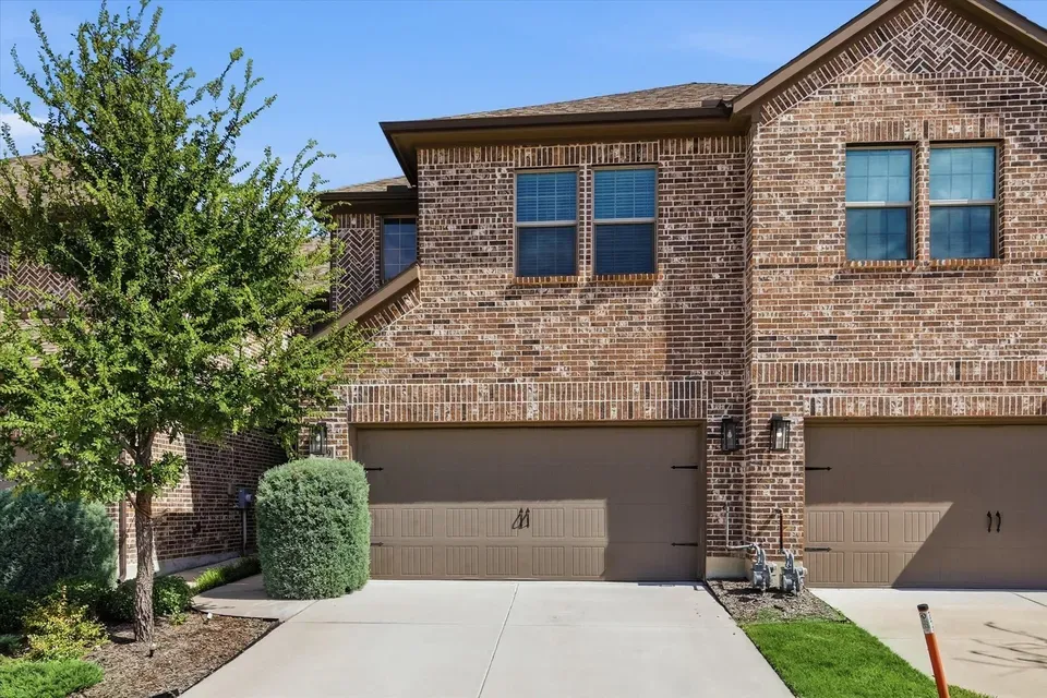 3 Bed 2 Bath Contemporary Multi-Level Townhome in Allen, TX
