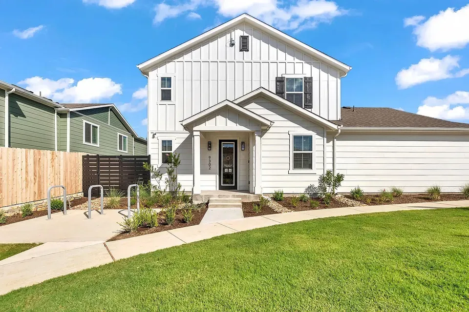 3 Bed 2 Bath Contemporary Multi-Level Townhome in Austin, TX - 2