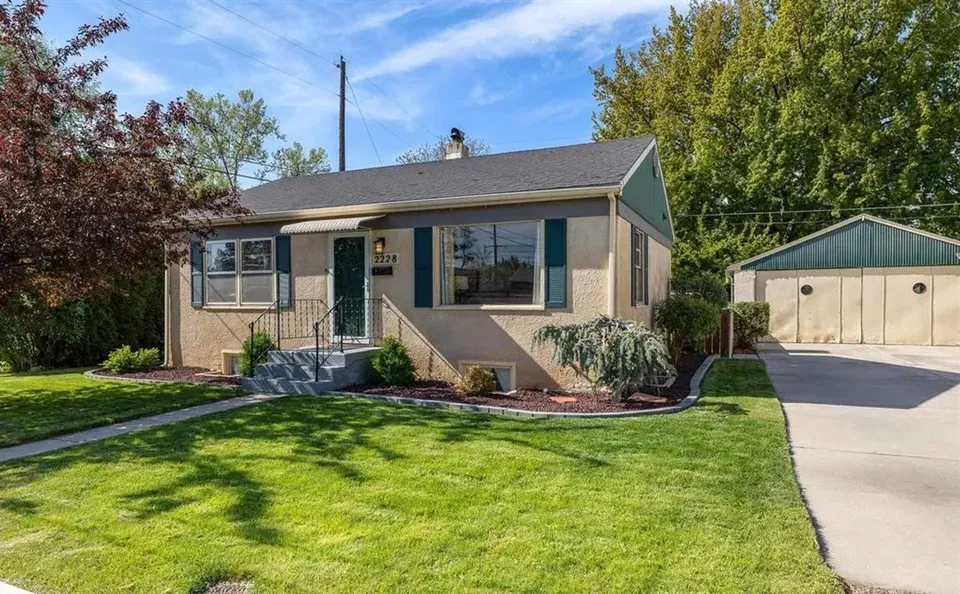 3 Bed 2 Bath Contemporary Multi-Level Townhome in Boise, ID