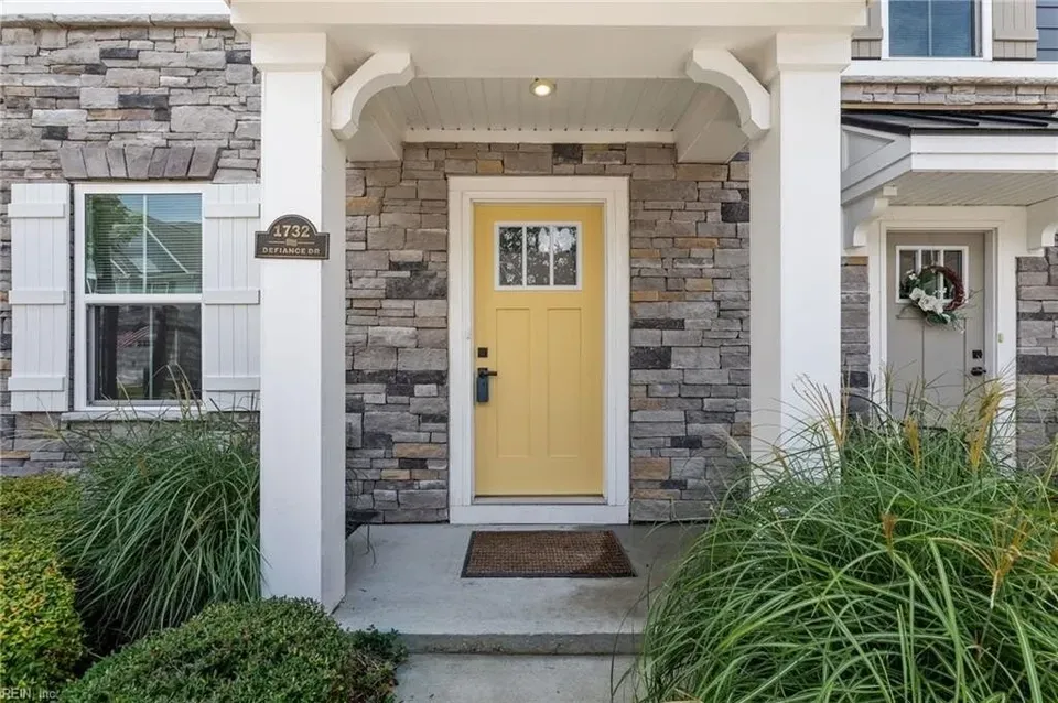 3 Bed 2 Bath Contemporary Multi-Level Townhome in Chesapeake, VA - 1