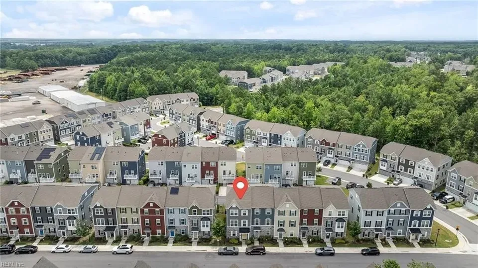 3 Bed 2 Bath Contemporary Multi-Level Townhome in Chesapeake, VA - 2