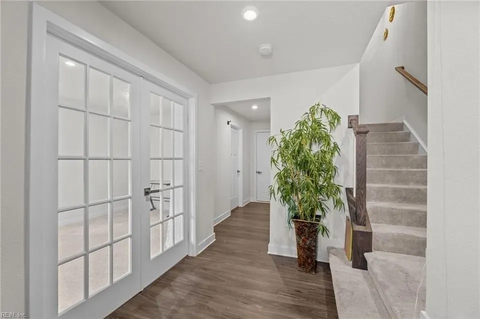 3 Bed 2 Bath Contemporary Multi-Level Townhome in Chesapeake, VA - 4