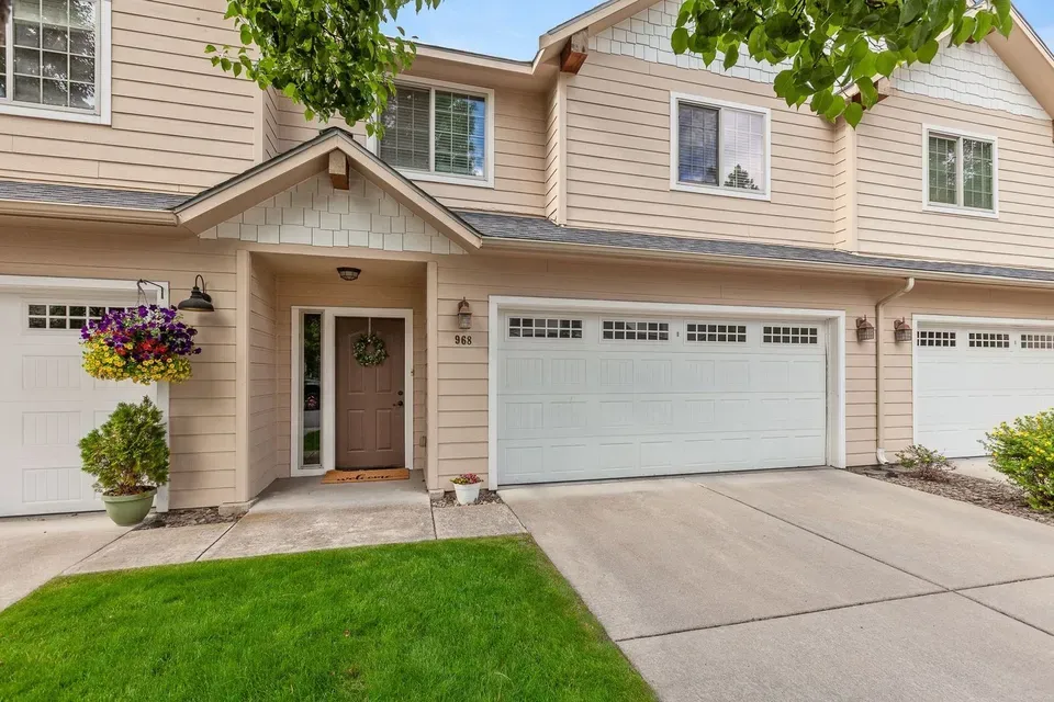 3 Bed 2 Bath Contemporary Multi-Level Townhome in Coeur d Alene, ID - 2