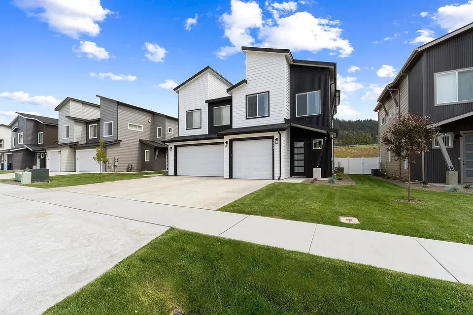 3 Bed 2 Bath Contemporary Multi-Level Townhome in Coeur d Alene, ID - 4