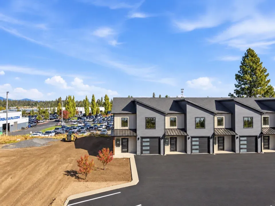 3 Bed 2 Bath Contemporary Multi-Level Townhome in Coeur d Alene, ID