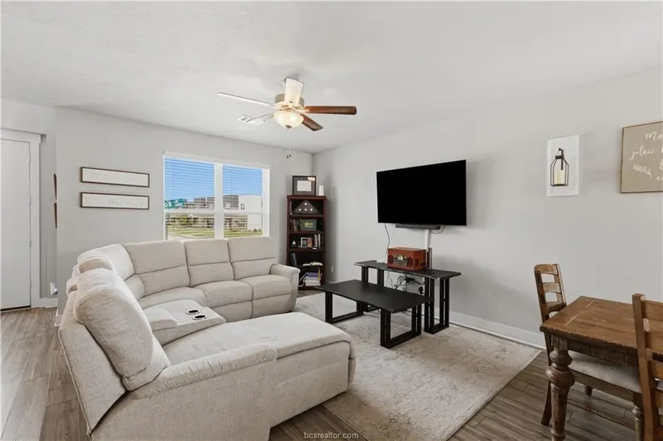 3 Bed 2 Bath Contemporary Multi-Level Townhome in College Station, TX - 5
