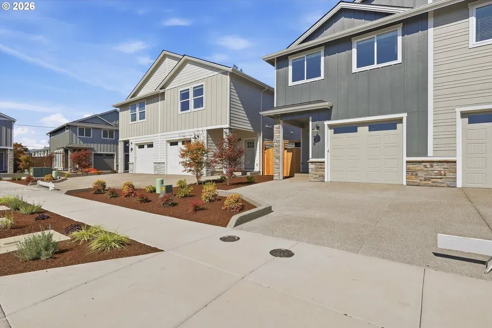 3 Bed 2 Bath Contemporary Multi-Level Townhome in Corvallis, OR