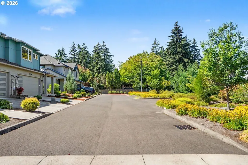 3 Bed 2 Bath Contemporary Multi-Level Townhome in Corvallis, OR - 2