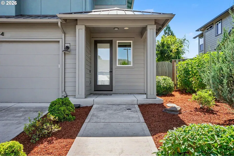 3 Bed 2 Bath Contemporary Multi-Level Townhome in Corvallis, OR - 4