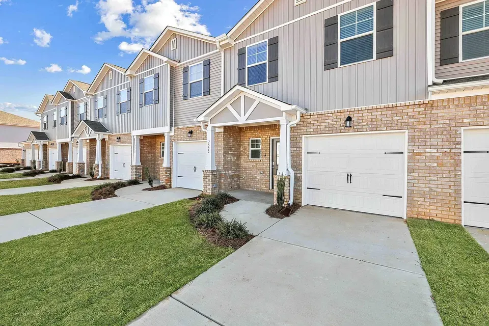 3 Bed 2 Bath Contemporary Multi-Level Townhome in Huntsville, AL - 1