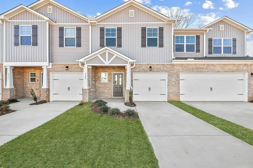 3 Bed 2 Bath Contemporary Multi-Level Townhome in Huntsville, AL - 2