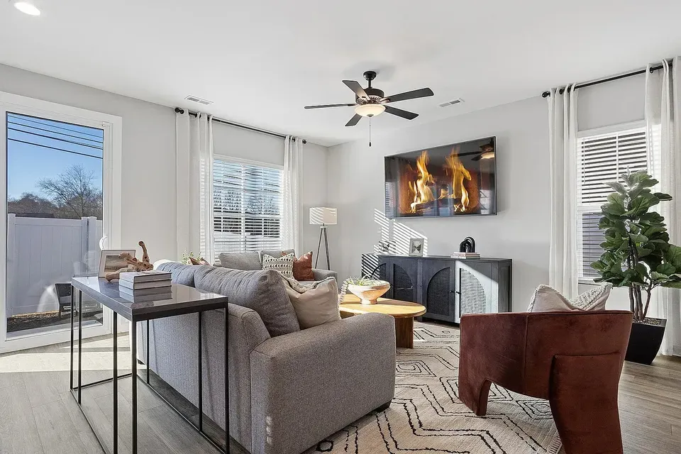 3 Bed 2 Bath Contemporary Multi-Level Townhome in Huntsville, AL - 4