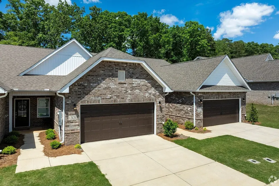 3 Bed 2 Bath Contemporary Multi-Level Townhome in Huntsville, AL - 1