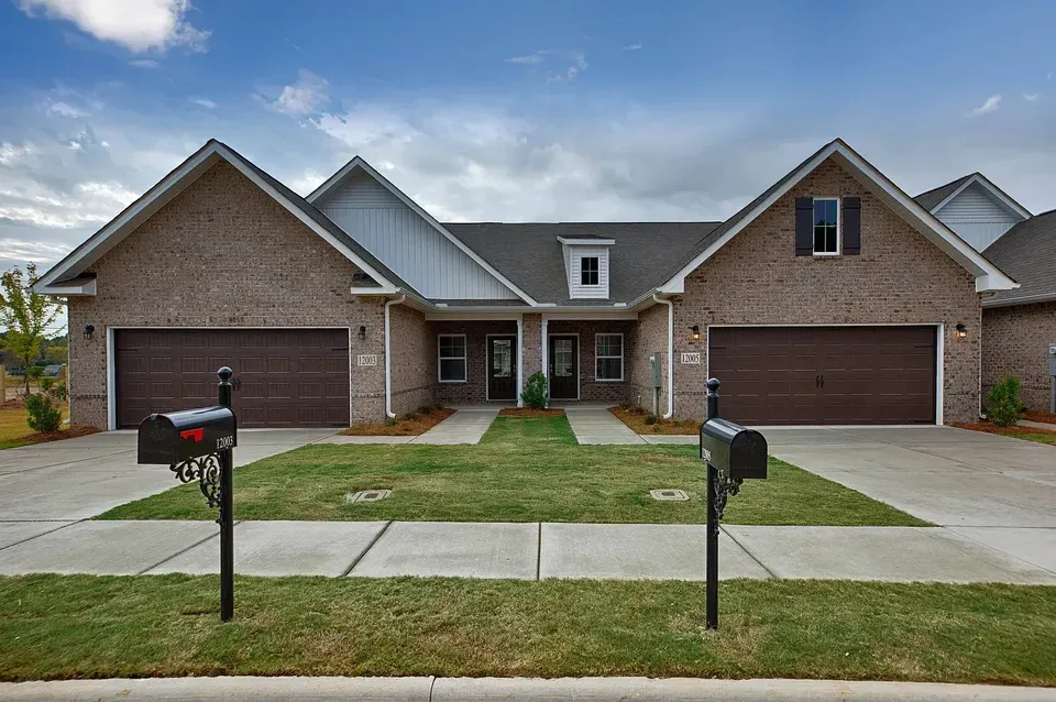 3 Bed 2 Bath Contemporary Multi-Level Townhome in Huntsville, AL - 2