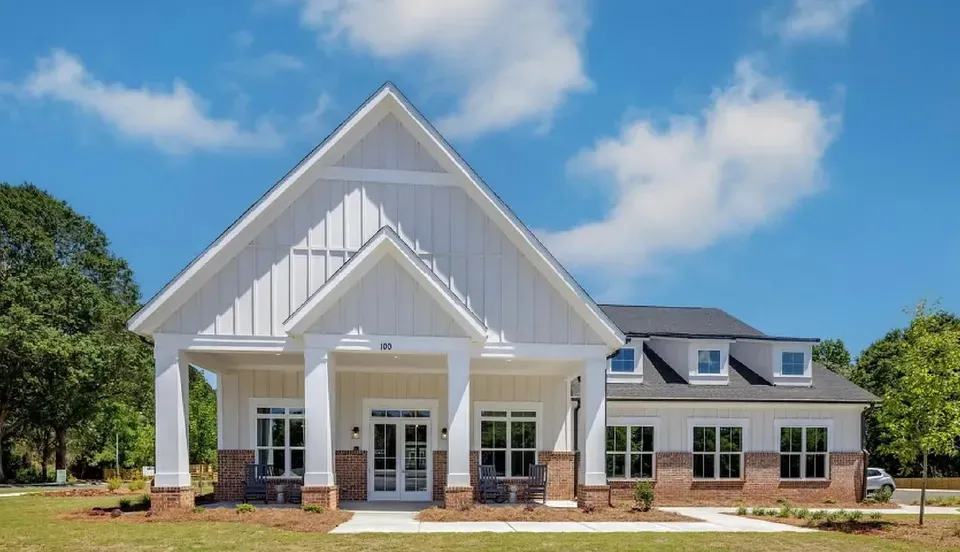 3 Bed 2 Bath Contemporary Multi-Level Townhome in Huntsville, AL - 2