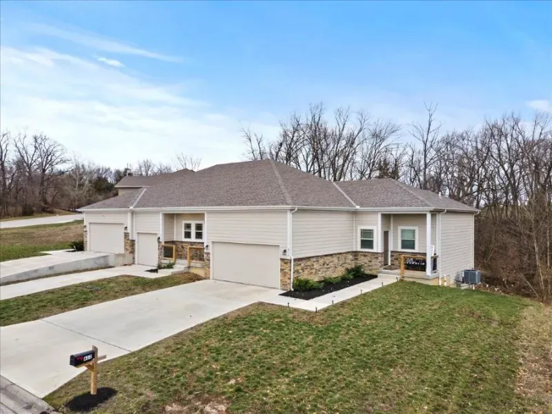 3 Bed 2 Bath Contemporary Multi-Level Townhome in Kansas City, KS - 1