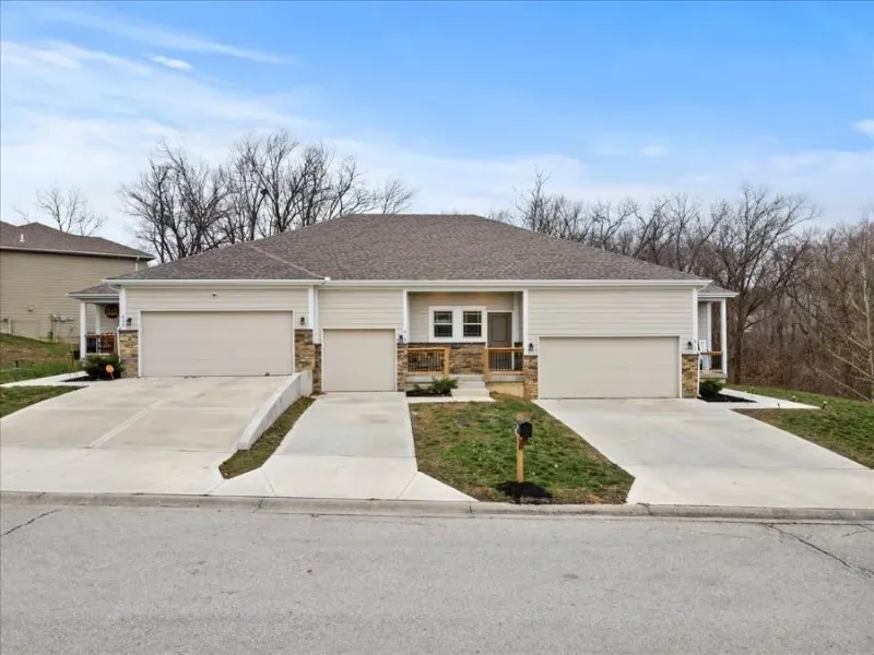 3 Bed 2 Bath Contemporary Multi-Level Townhome in Kansas City, KS - 2