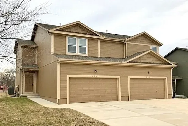 3 Bed 2 Bath Contemporary Multi-Level Townhome in Kansas City, KS - 1