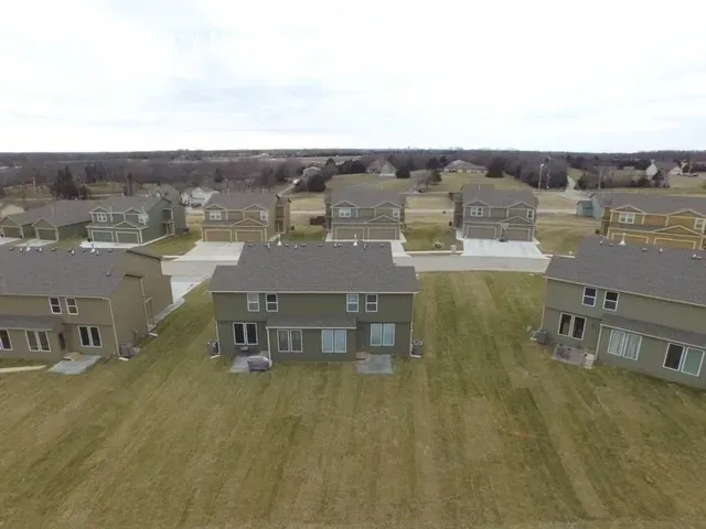 3 Bed 2 Bath Contemporary Multi-Level Townhome in Kansas City, KS - 4