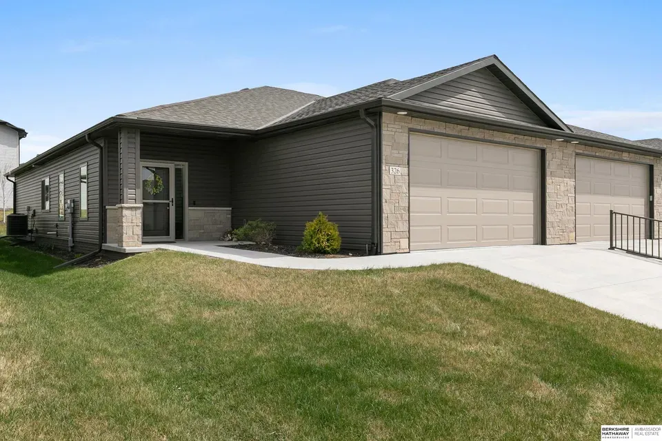 3 Bed 2 Bath Contemporary Multi-Level Townhome in Lincoln, NE