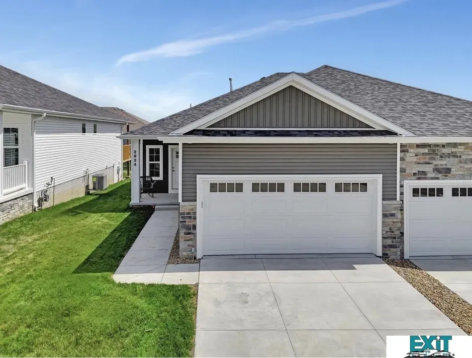 3 Bed 2 Bath Contemporary Multi-Level Townhome in Lincoln, NE - 3