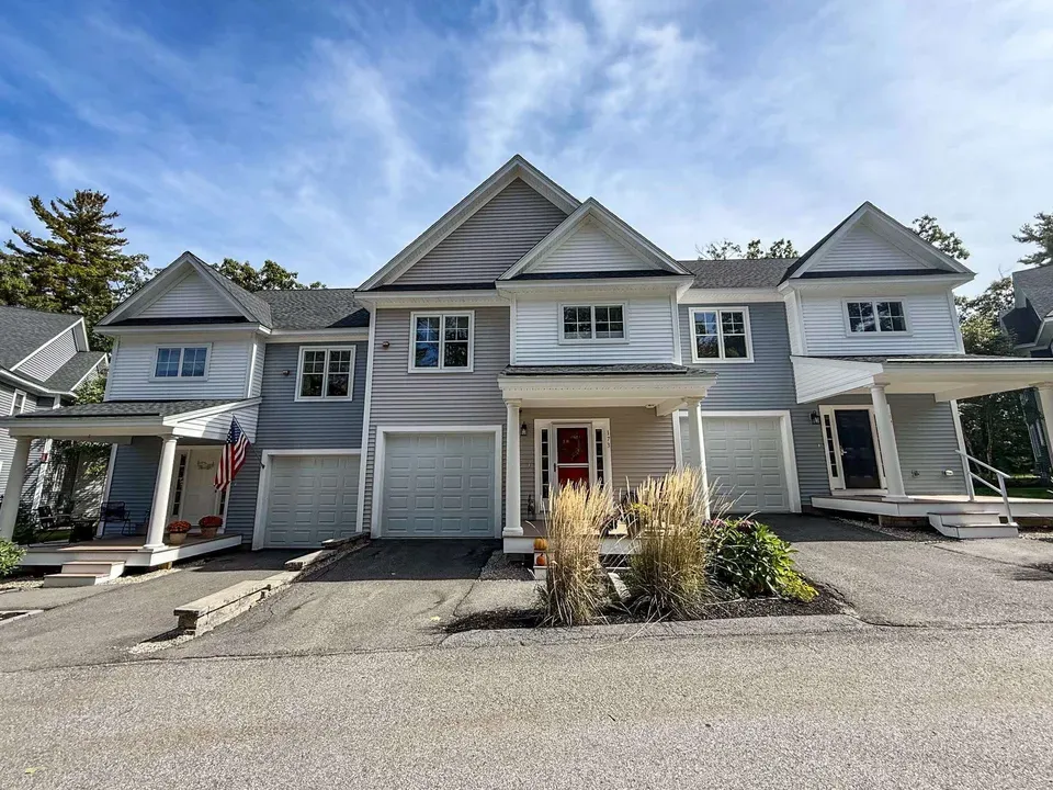 3 Bed 2 Bath Contemporary Multi-Level Townhome in Manchester, NH - 2