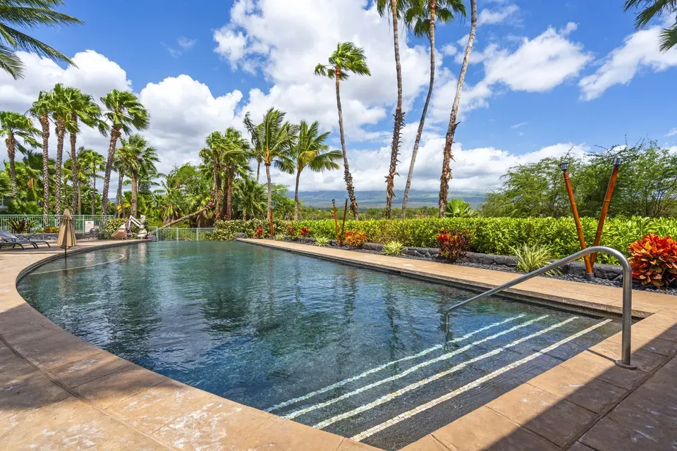 3 Bed 2 Bath Contemporary Multi-Level Townhome in Maui, HI - 1