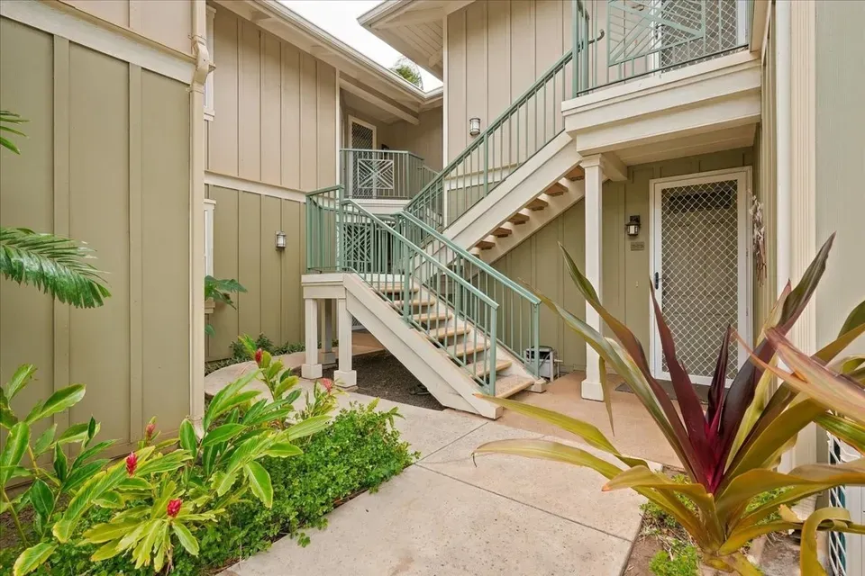 3 Bed 2 Bath Contemporary Multi-Level Townhome in Maui, HI - 2