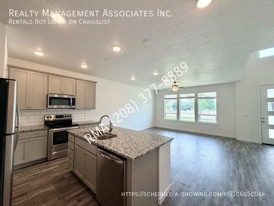 3 Bed 2 Bath Contemporary Multi-Level Townhome in Meridian, ID - 4