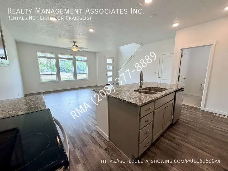 3 Bed 2 Bath Contemporary Multi-Level Townhome in Meridian, ID - 5