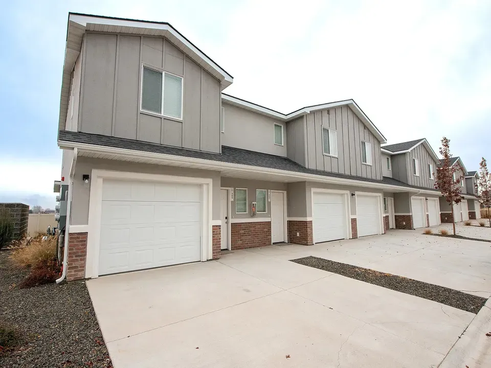 3 Bed 2 Bath Contemporary Multi-Level Townhome in Meridian, ID - 4