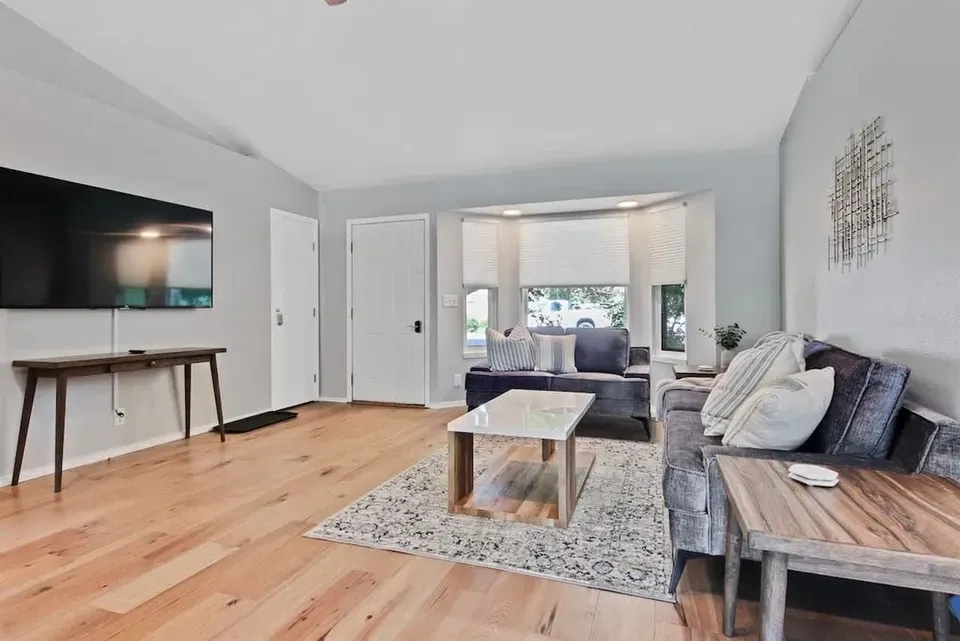 3 Bed 2 Bath Contemporary Multi-Level Townhome in Meridian, ID - 2