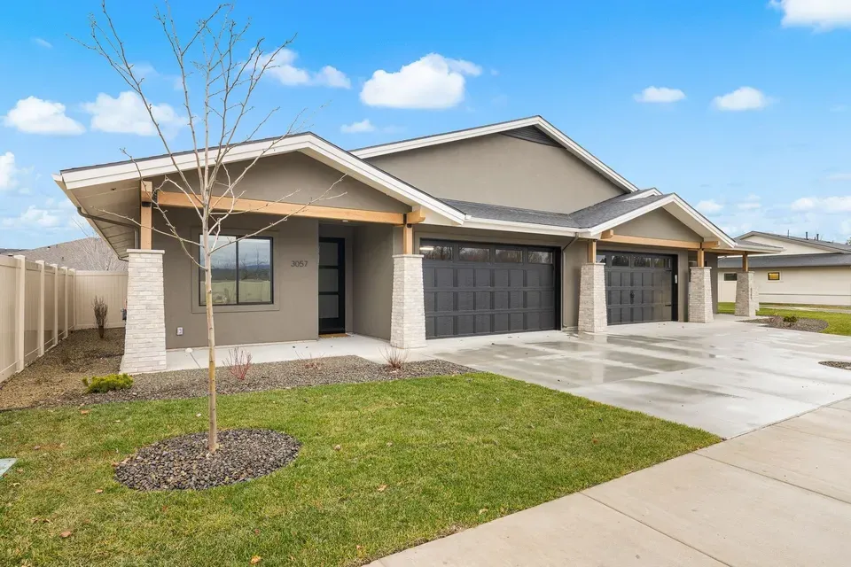3 Bed 2 Bath Contemporary Multi-Level Townhome in Meridian, ID - 1