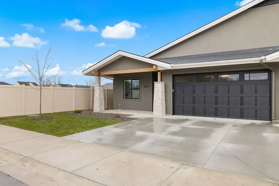 3 Bed 2 Bath Contemporary Multi-Level Townhome in Meridian, ID - 2
