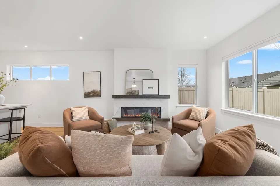 3 Bed 2 Bath Contemporary Multi-Level Townhome in Meridian, ID - 4