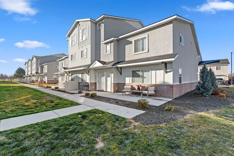 3 Bed 2 Bath Contemporary Multi-Level Townhome in Nampa, ID - 1