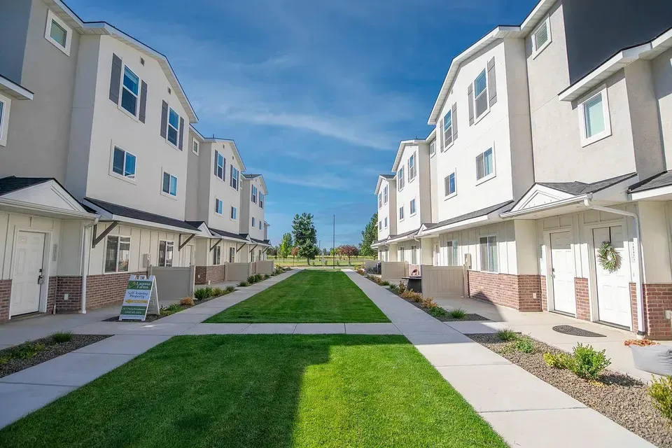 3 Bed 2 Bath Contemporary Multi-Level Townhome in Nampa, ID - 4