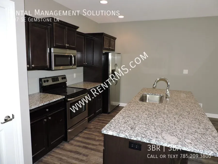 3 Bed 2 Bath Contemporary Multi-Level Townhome in Topeka, KS - 4